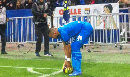 一己之力抹平分差！奎因第三节6中6狂轰21分5助攻