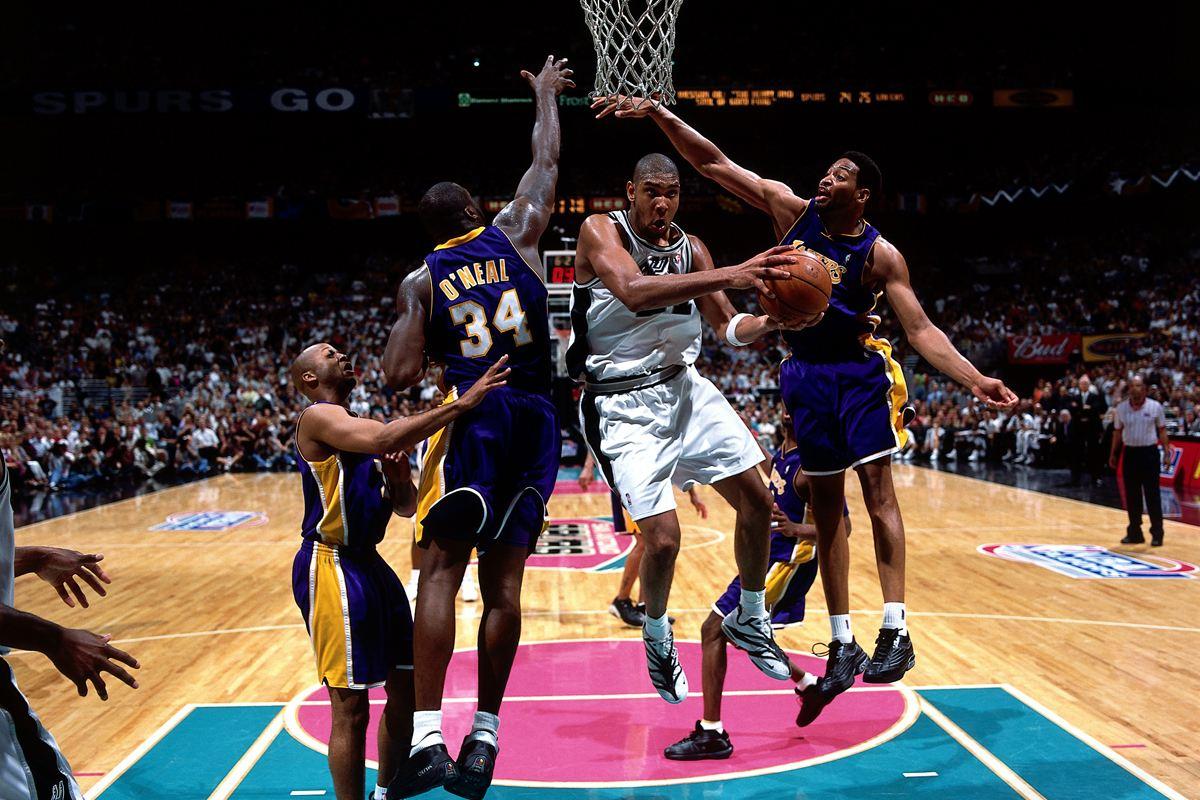 主持人爆料：麦金在圣米伦时，曾被队友扔出的训练杆刺伤大腿（主持人透露：麦金效力圣米伦期间曾被队友掷出的训练杆刺伤大腿）