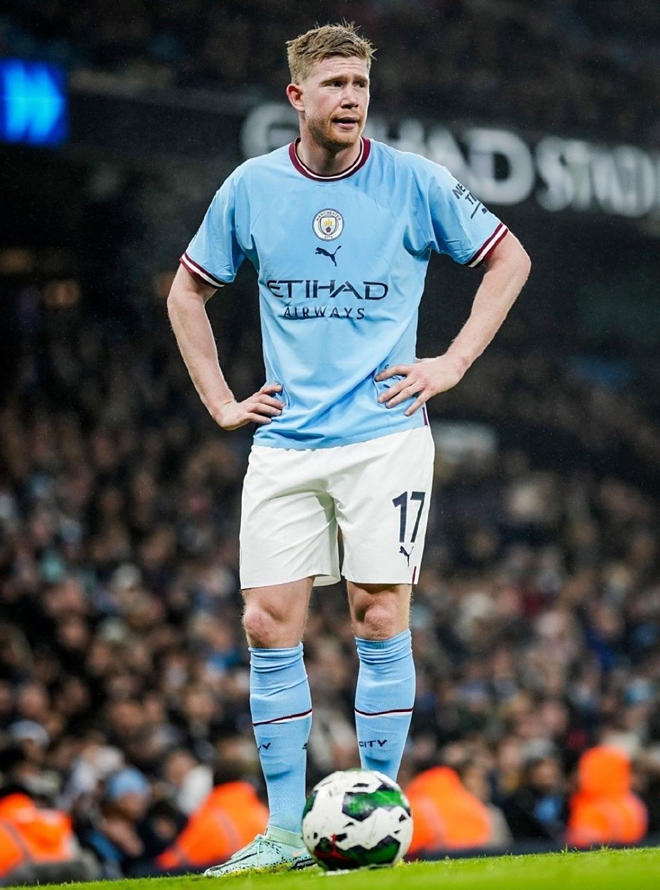 苏炳添退役，吴艳妮惹争议？晒出6年前合照，网友却认不出她是谁（苏炳添宣布退役，吴艳妮引发热议？晒出6年前合影，网友直呼认不出）