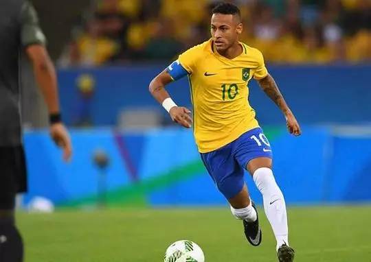 TA：多家豪门关注小将斯密特，阿尔克马尔对其估价约6000万欧（TA：多家豪门有意小将斯密特，阿尔克马尔要价约6000万欧元）