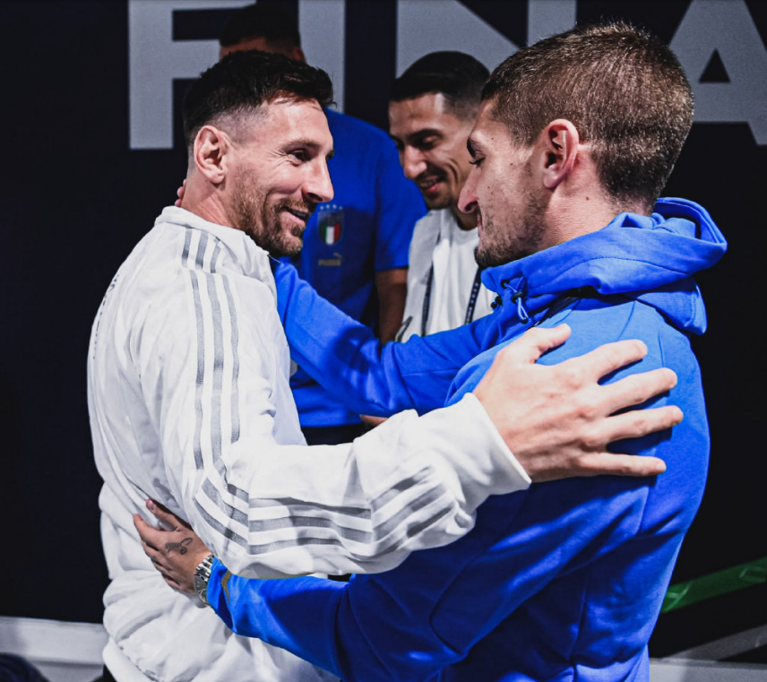 社媒已经吵疯了（社交媒体已炸锅）