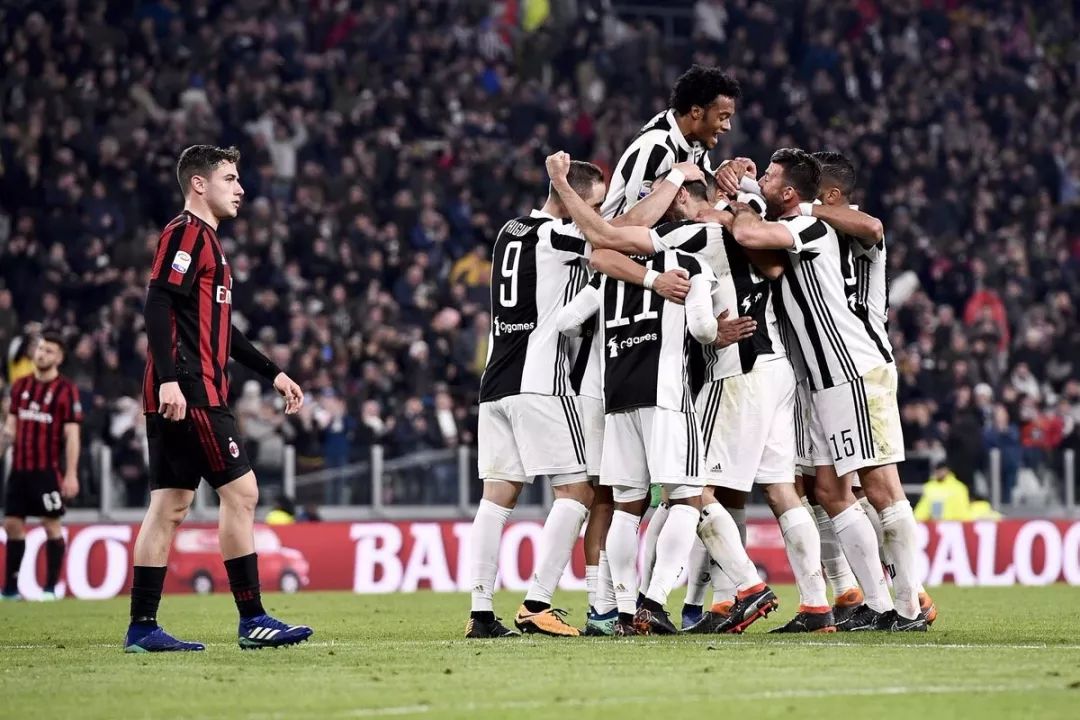 米体：莫伊塞-基恩正在与前意大利环球小姐约会（据米体报道，莫伊塞-基恩与前意大利环球小姐传出恋情）