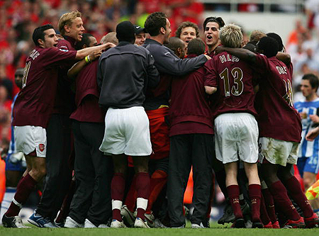 足球欧冠淘汰赛再次出现争议红牌（欧冠淘汰赛再现争议红牌）