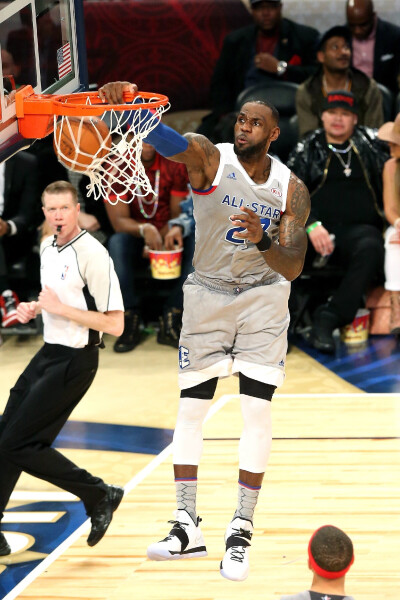 拉菲尼亚：我总觉得我在逼抢这件事上有点烦人（拉菲尼亚：在逼抢方面，我常觉得自己有点招人烦）