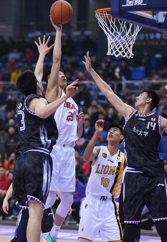 记者：当初是佩普要国足跟越南打对攻，还开小会不让陈洋参加（记者称佩普主导国足与越南打对攻，并私下开会未邀陈洋）