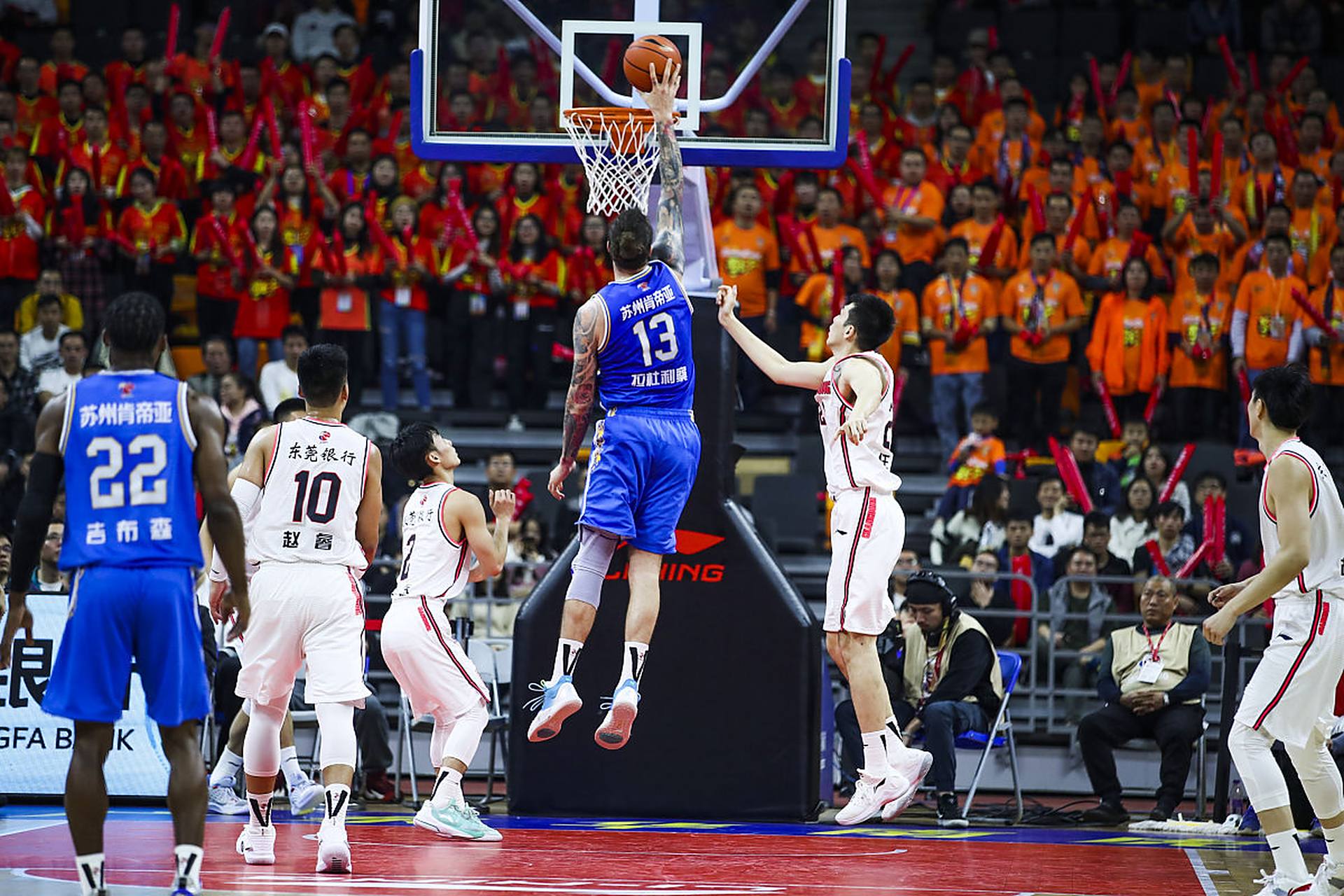 FIFA年度最佳女足球员候选：拉索、邦马蒂、卡尔登泰等人在列（FIFA年度最佳女足球员候选名单公布：拉索、邦马蒂、卡尔登泰等入选）