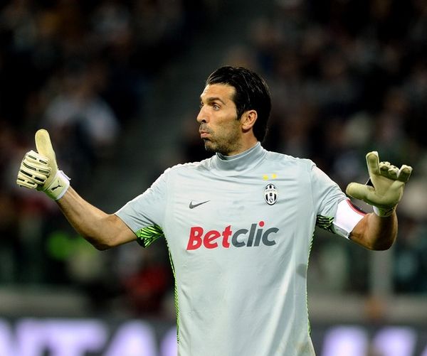 如果我是曼联高层，直接租米特洛维奇先顶着（若我掌舵曼联，先租米特罗维奇救急）